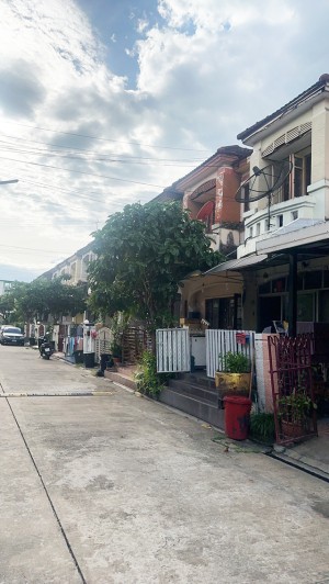 ทาวน์โฮม ขาย ทาวน์โฮมขายถูก หมู่บ้านบุศรินทร์ สามพรานนครปฐม ขายถูกบ้านมือสอง กระทุ่มล้ม